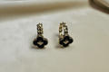 14K CLOVER BLACK HOOP EARRING R-36190003