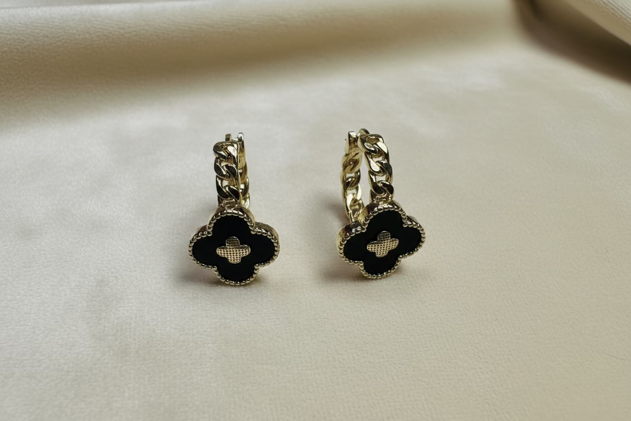 14K CLOVER BLACK HOOP EARRING R-36190003