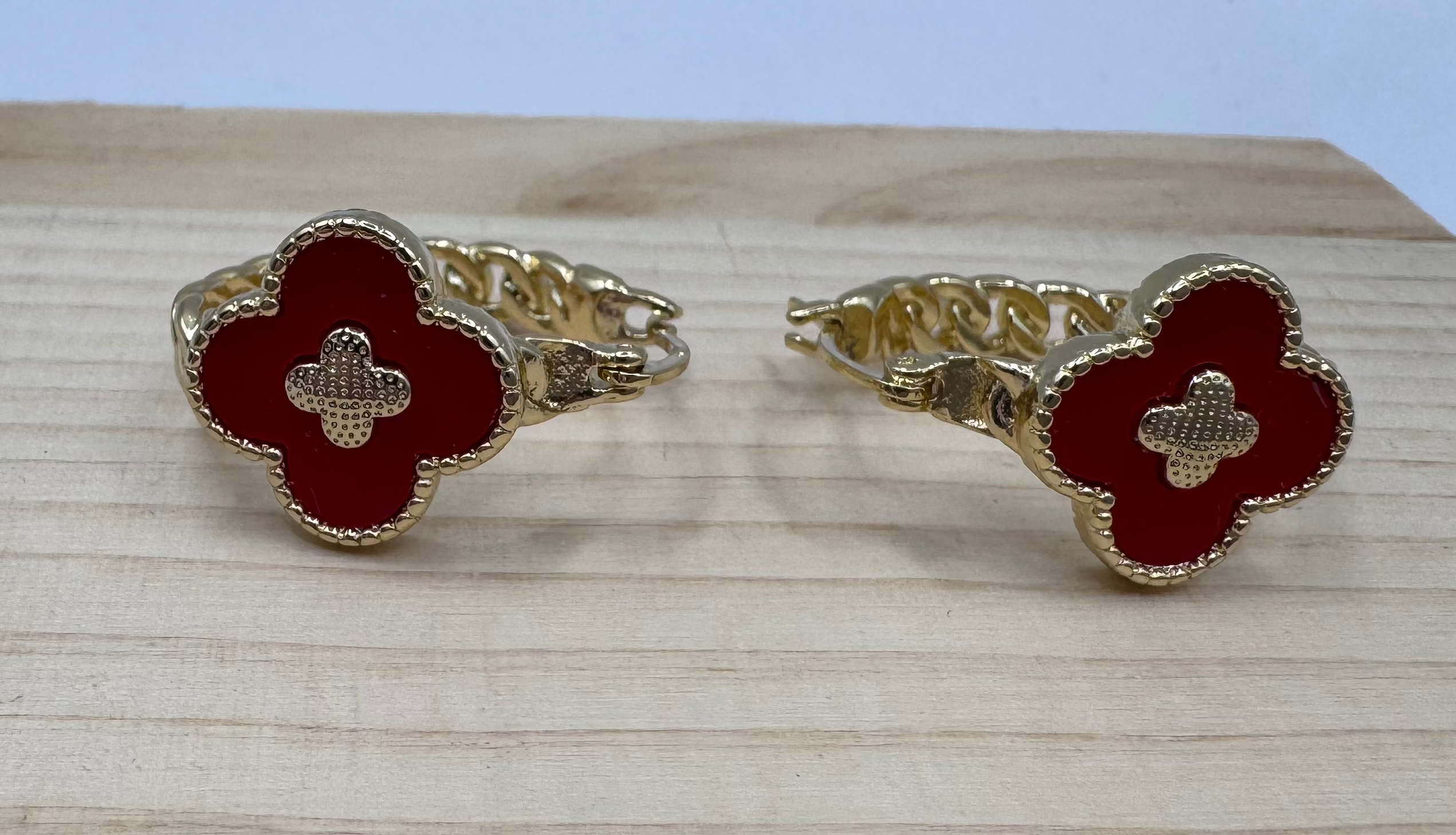 14K RED CLOVER HOOPS R-36190002