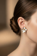14K WHITE FLOWER STUD EARRING