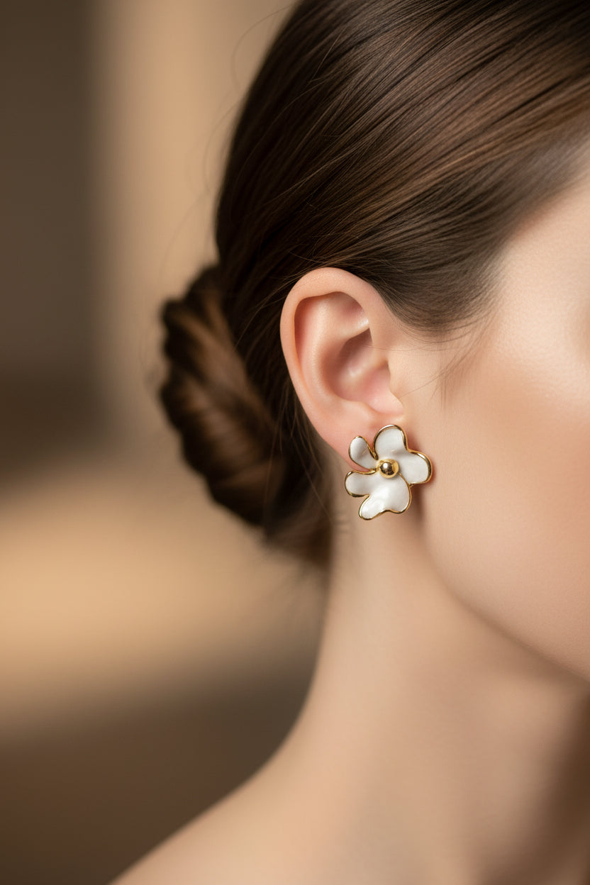 14K WHITE FLOWER STUD EARRING