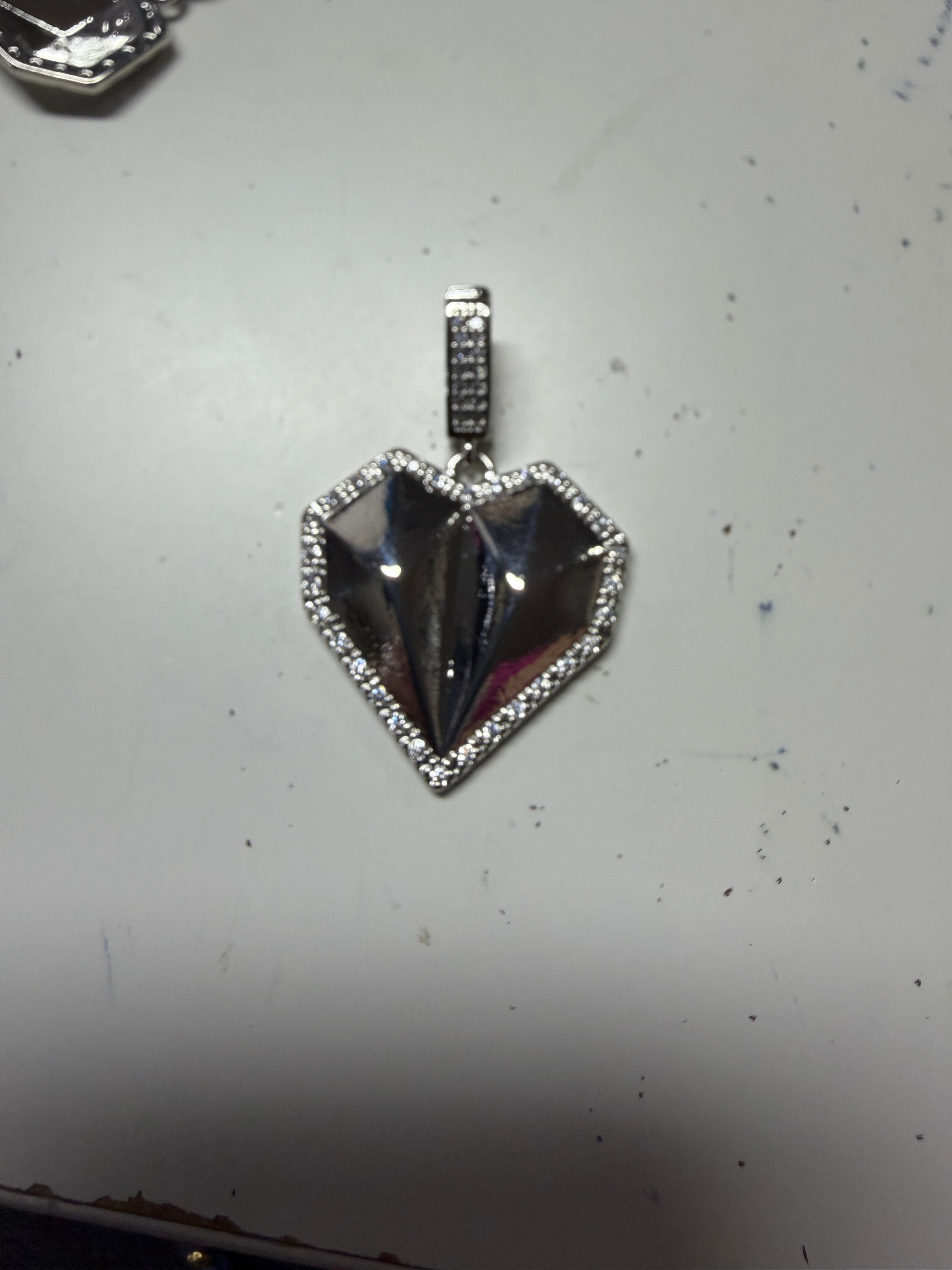 WHG CLEAR FACETED 3D HEART PENDANT
