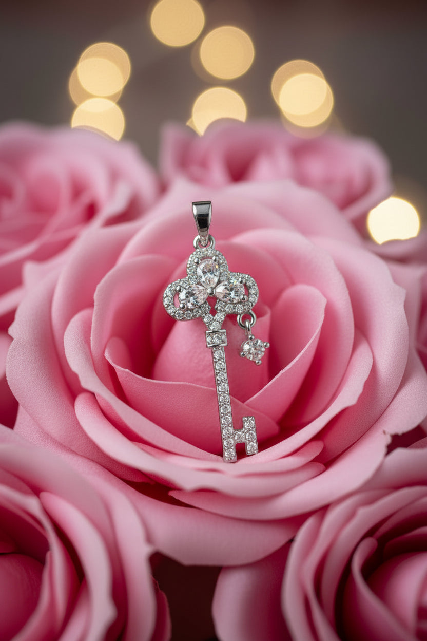 WHG CLOVER KEY PENDANT