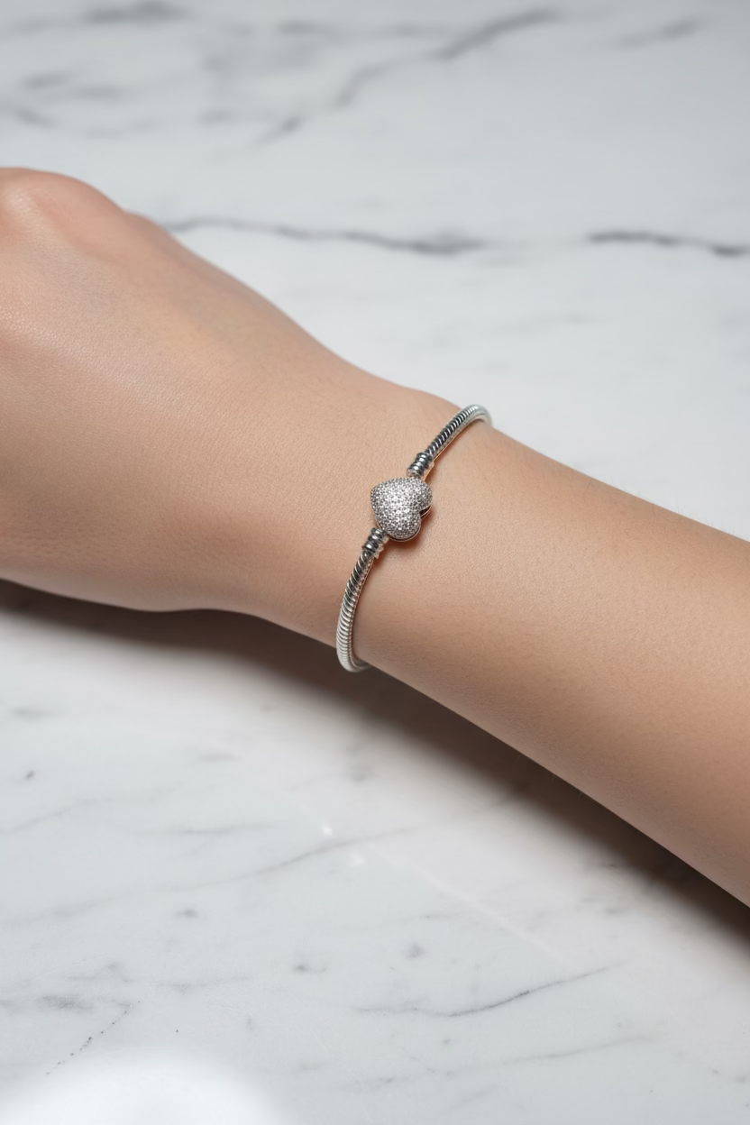 WHG PANDORA MOMENTS SPARKLING HEART CLASP SNAKE CHAIN BRACELET