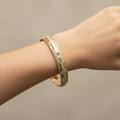 14K 8N DIAMOND-CUT ENGRAVED BANGLE BRACELET CH-02010747