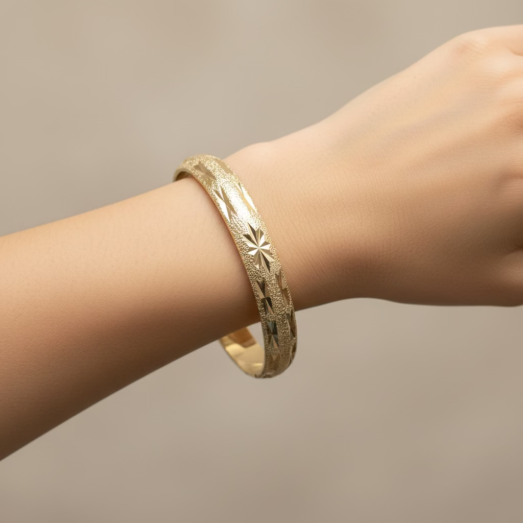 14K 8N DIAMOND-CUT ENGRAVED BANGLE BRACELET CH-02010747