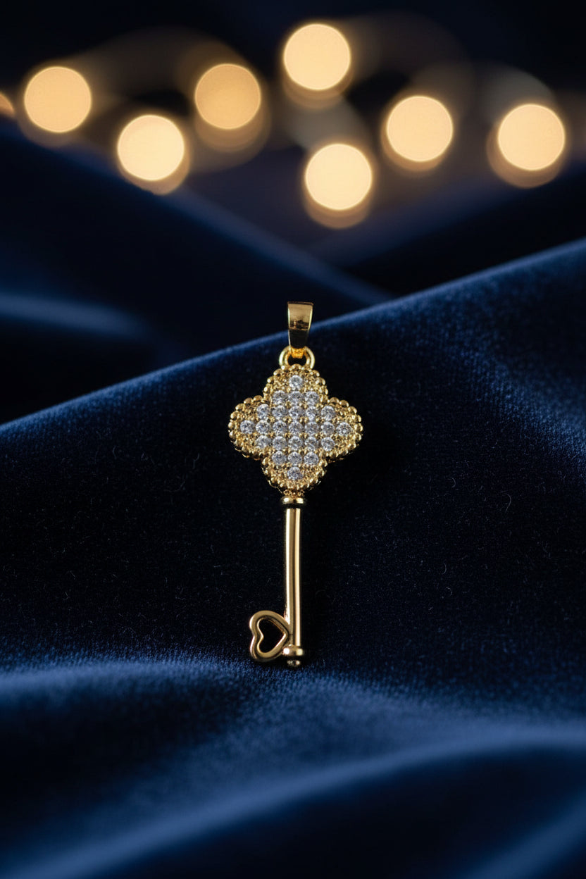 14K CLEAR CLOVER KEY PENDANT