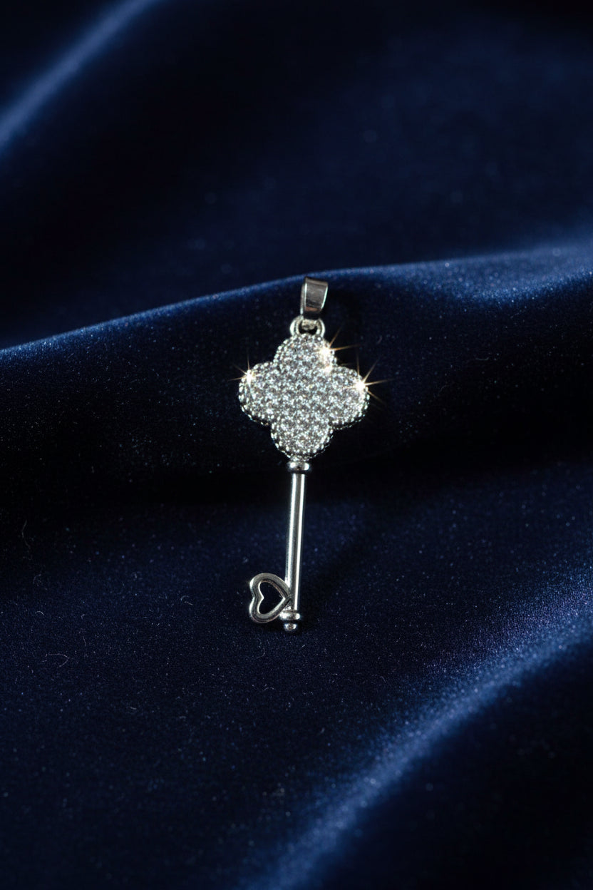 WHG CLEAR CLOVER KEY PENDANT