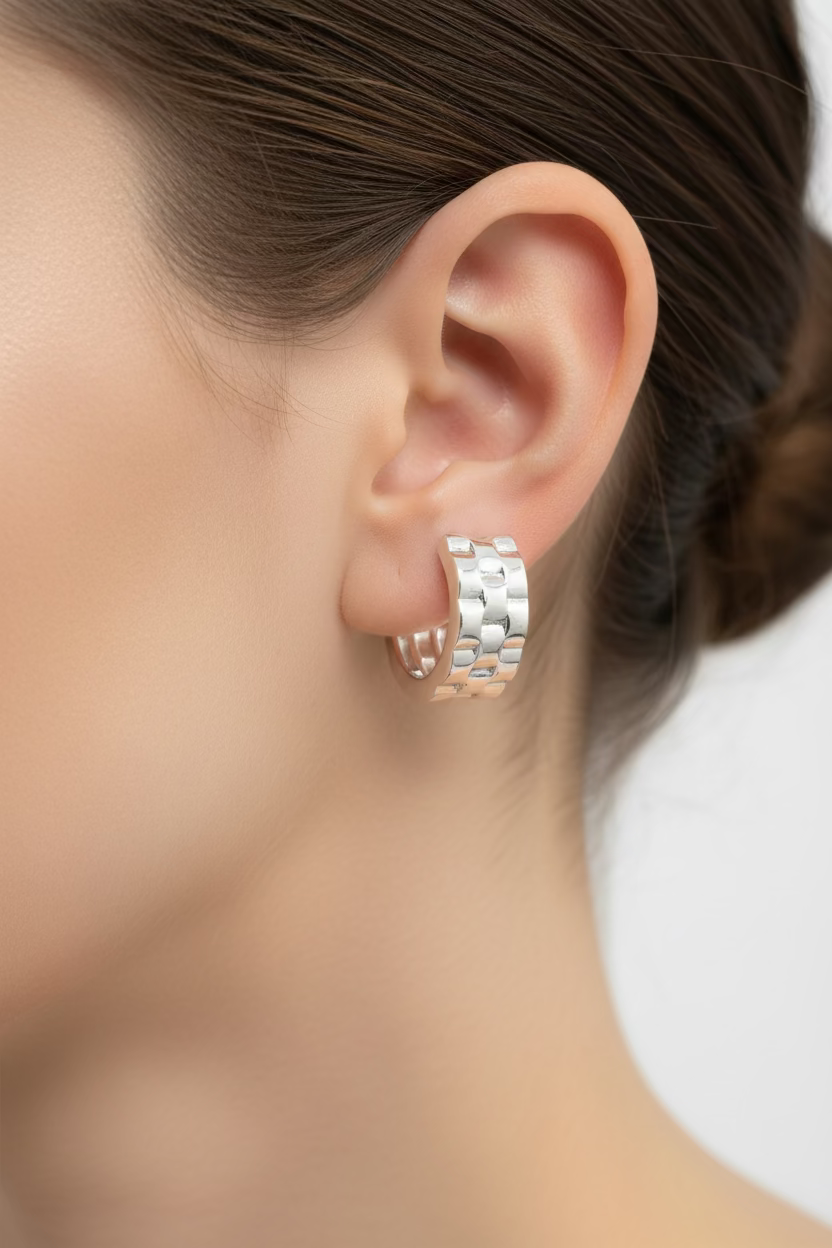 WHG CHUNKY HAMMMERED HUGGIE HOOP EARRING K-06420007