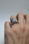 WHG MEN'S MOISSANITE SOLITAIRE SIGNET RING