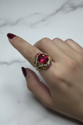 14K OVAL RED GEMSTONE COCKTAIL RING