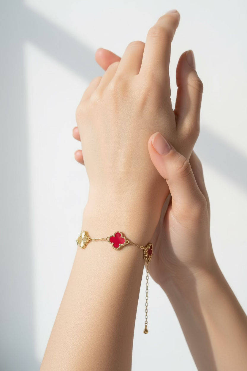 14K RED AND GUILLOCHE ALTERNATING 5-MOTIF CLOVER BRACELET CS-21330006