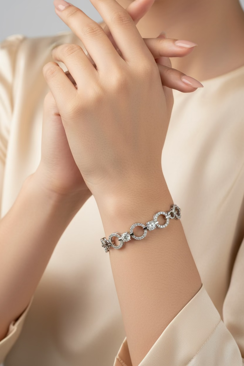 WHG DIAMOND OPEN CIRCLE LINK BRACELET