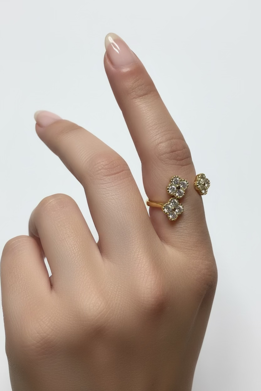 14K THREE- MOTIF CLOVER BETWEEN-THE- FINGER RING