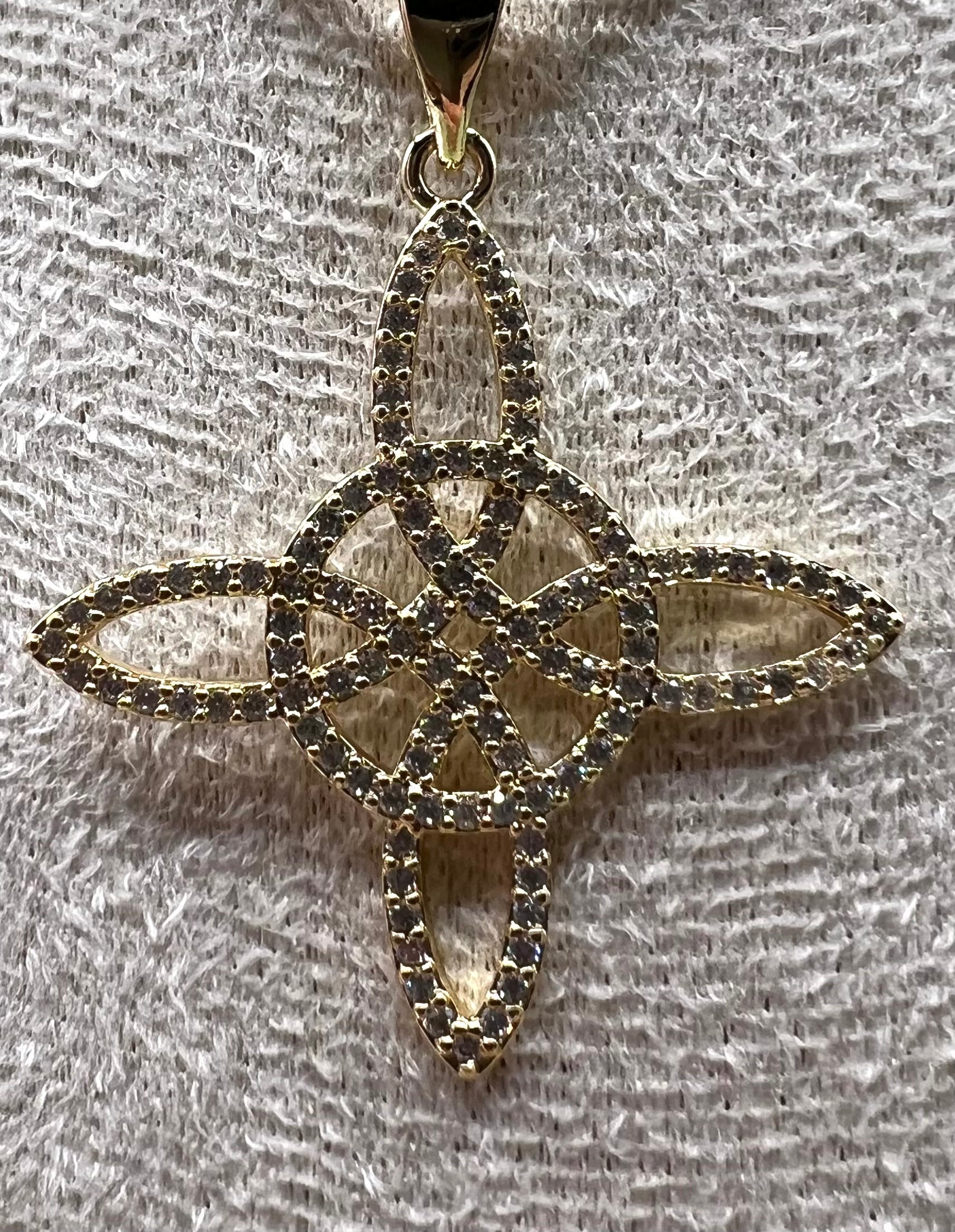 14K Nudo de Bruja Pendant GS-20780001