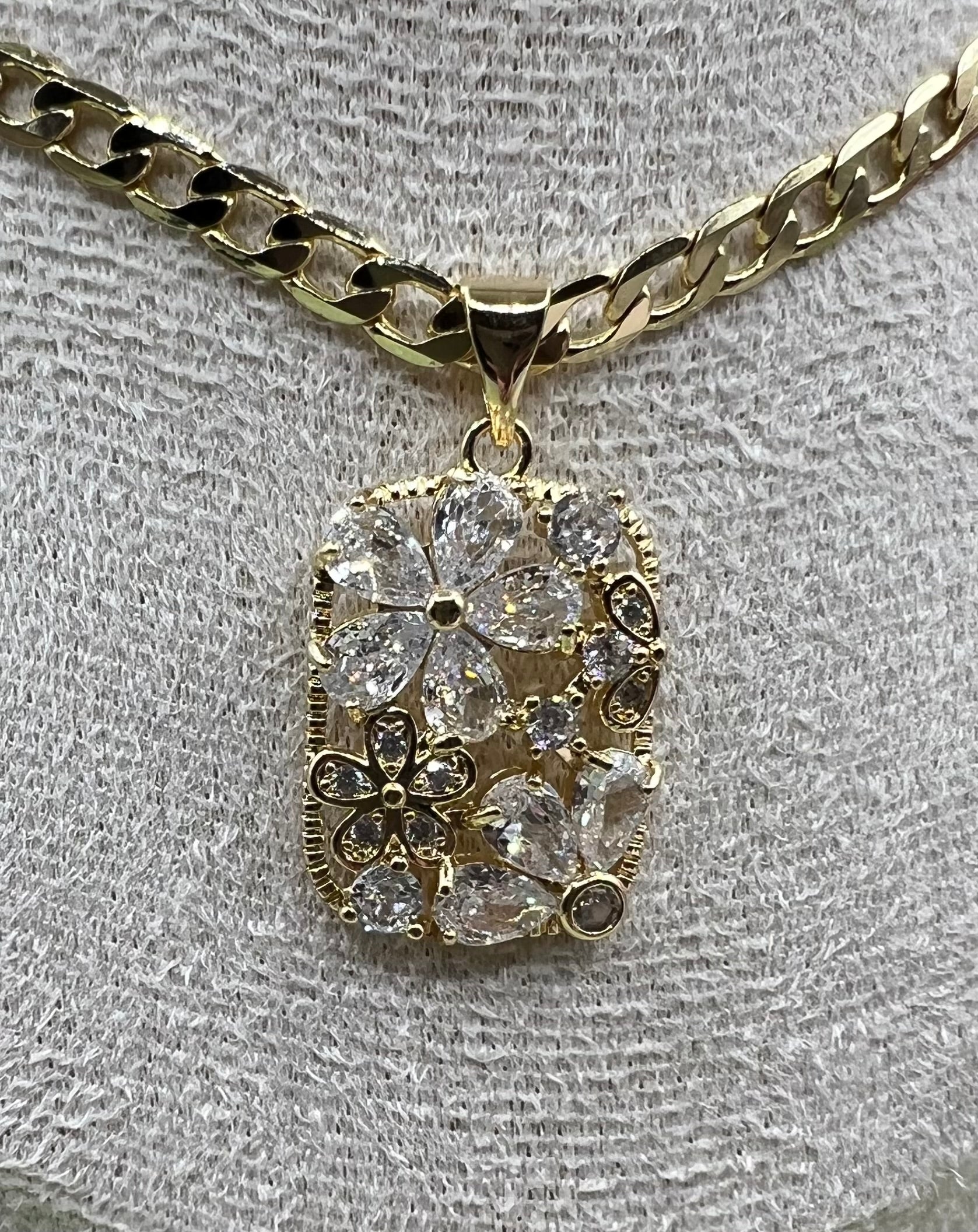 14K Flowers Pendant Clear GS-14590004