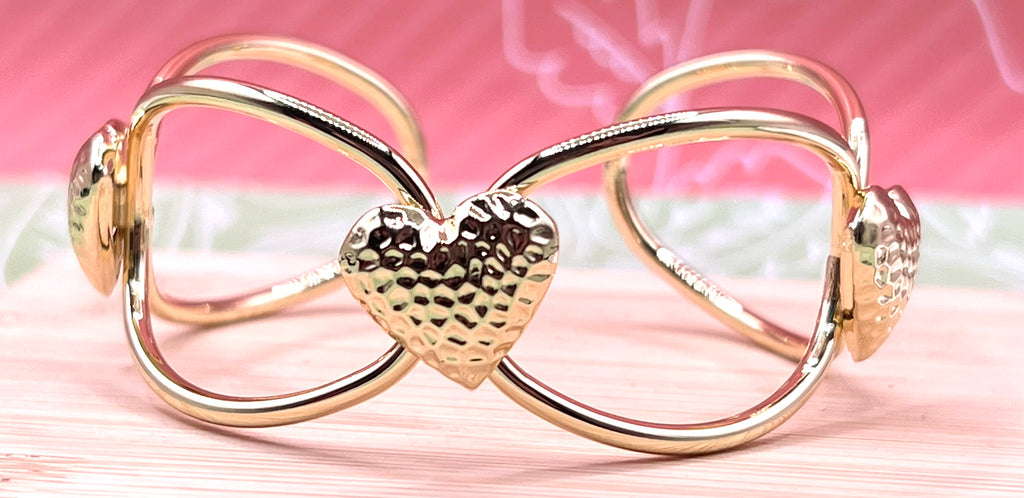 14K Heart Bangle Bracelet CH-04620001