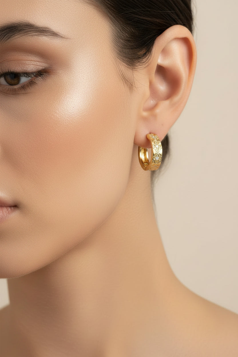 14K CLOVER DESIGN HUGGIE HOOP EARRING RH-11720001
