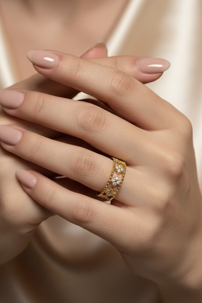 14K DIAMOND CLOVER ETERNITY BAND RING