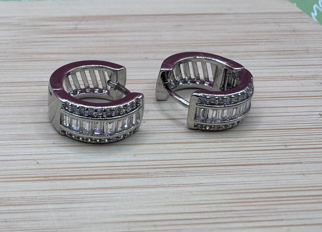 WHG Huggie Hoop RQ-Bling
