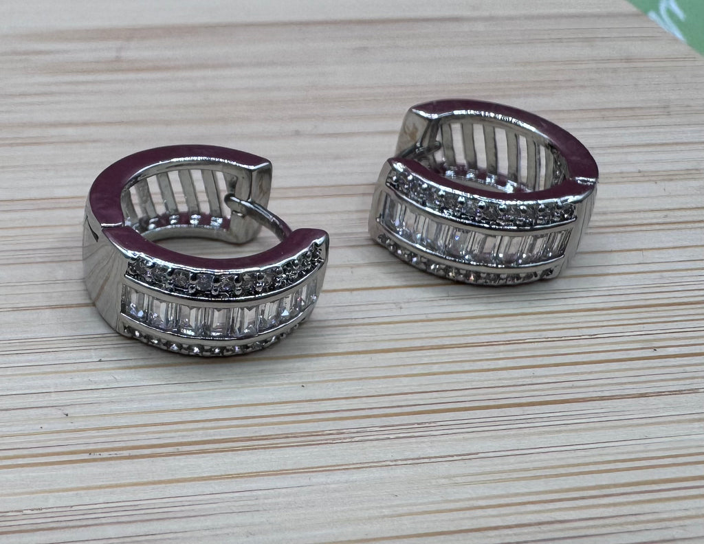 WHG Huggie Hoop RQ-Bling