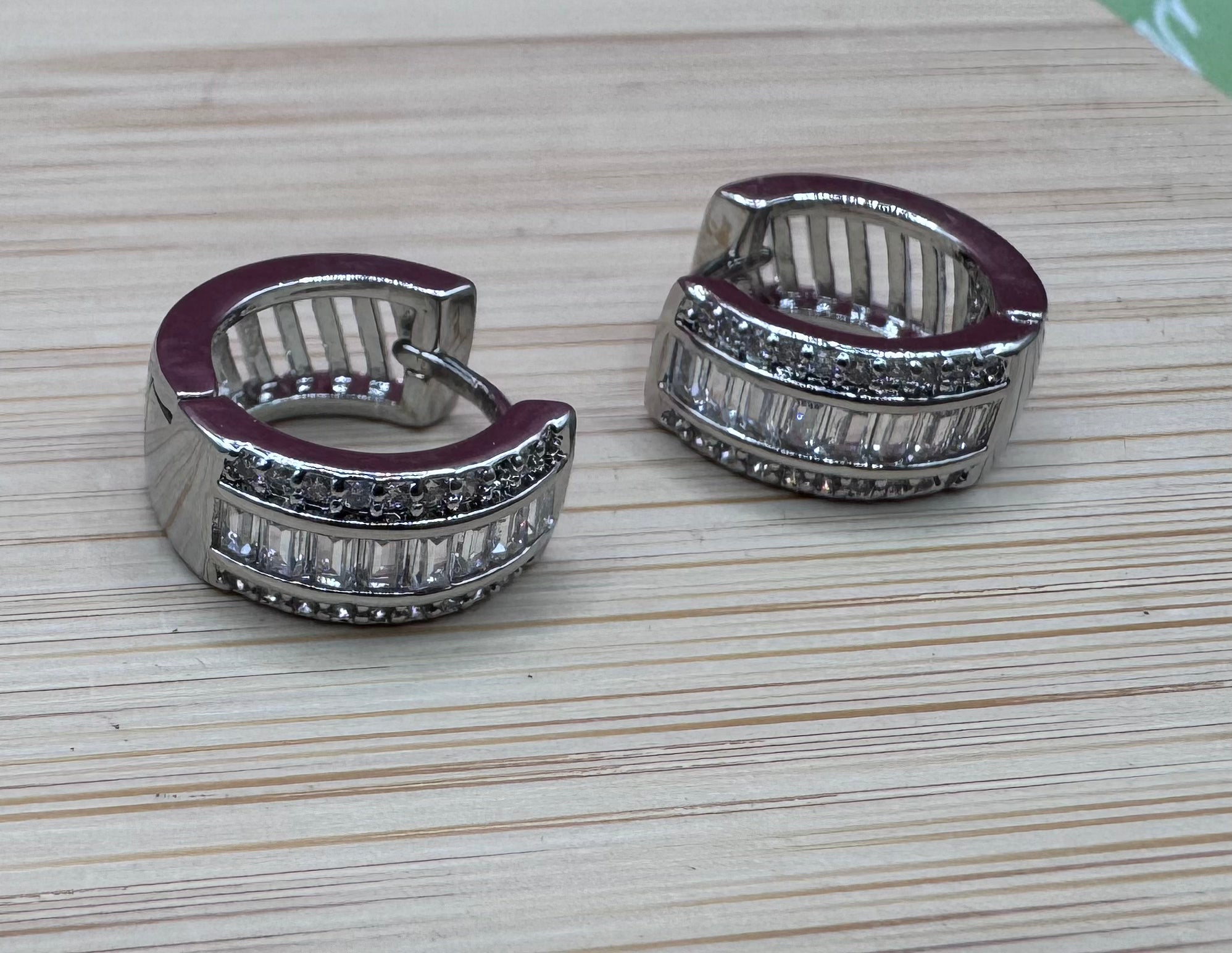 WHG Huggie Hoop RQ-Bling