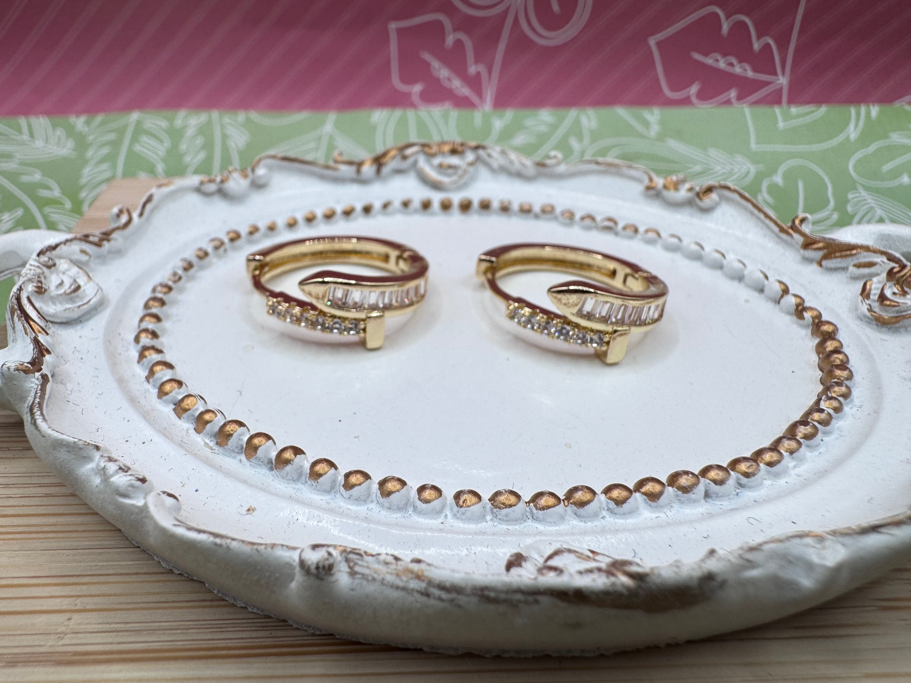 14K INSP CARTIER NAIL HOOP EARRING RQ243