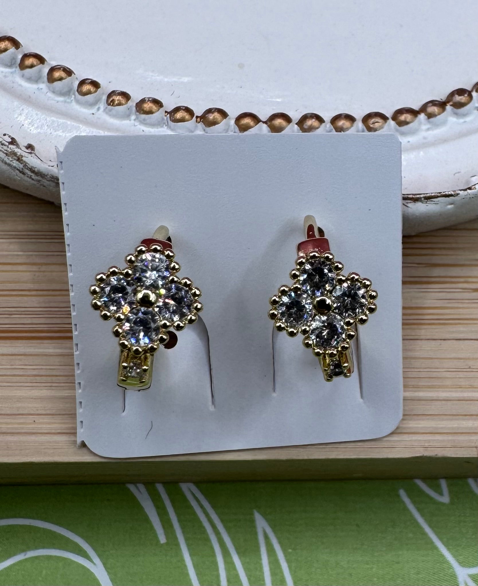 14K CLOVER HUGGIE EARRING RK-74640005