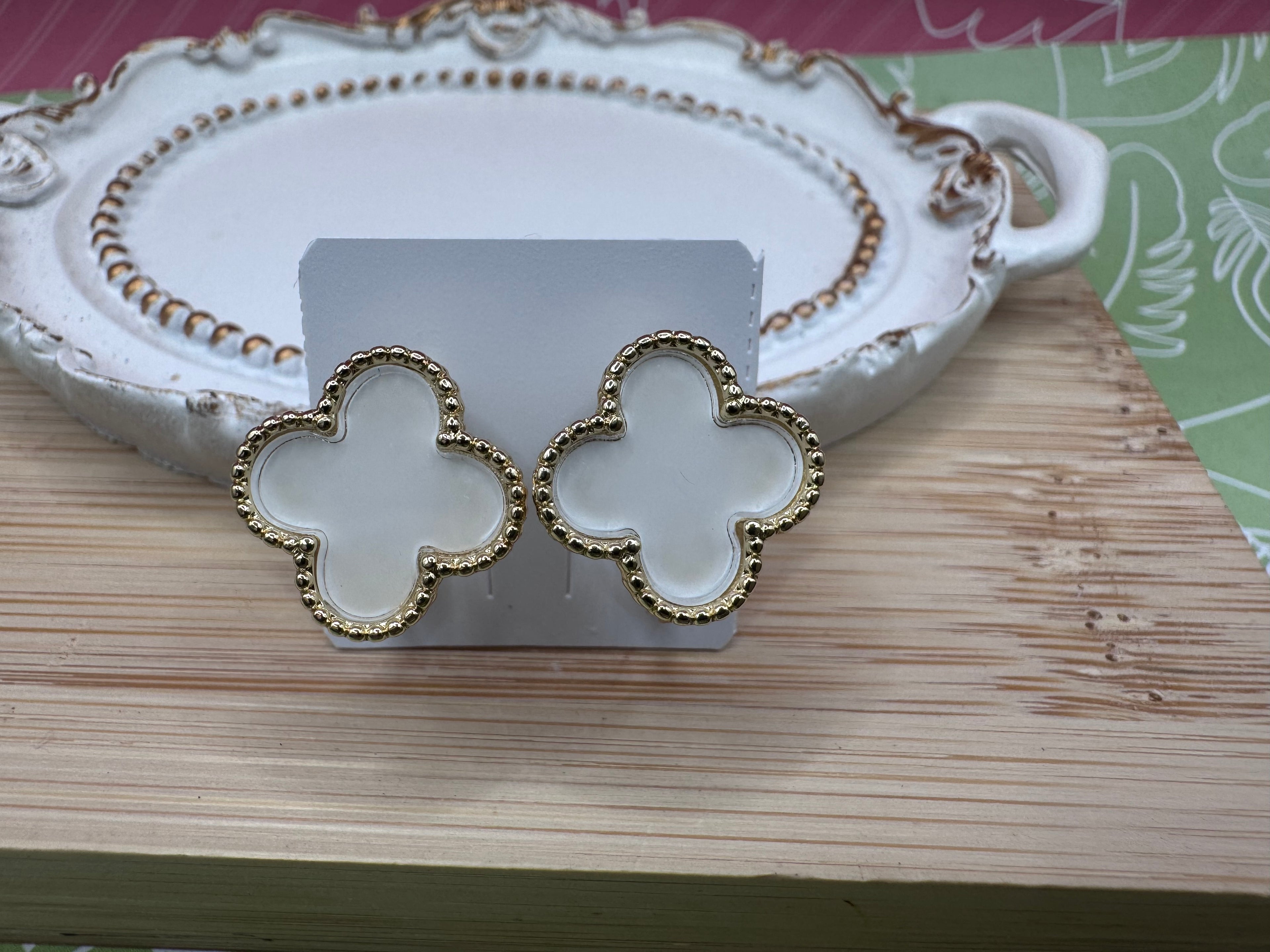 14K WHITE CLOVER HOOP EARRING RK-62730015