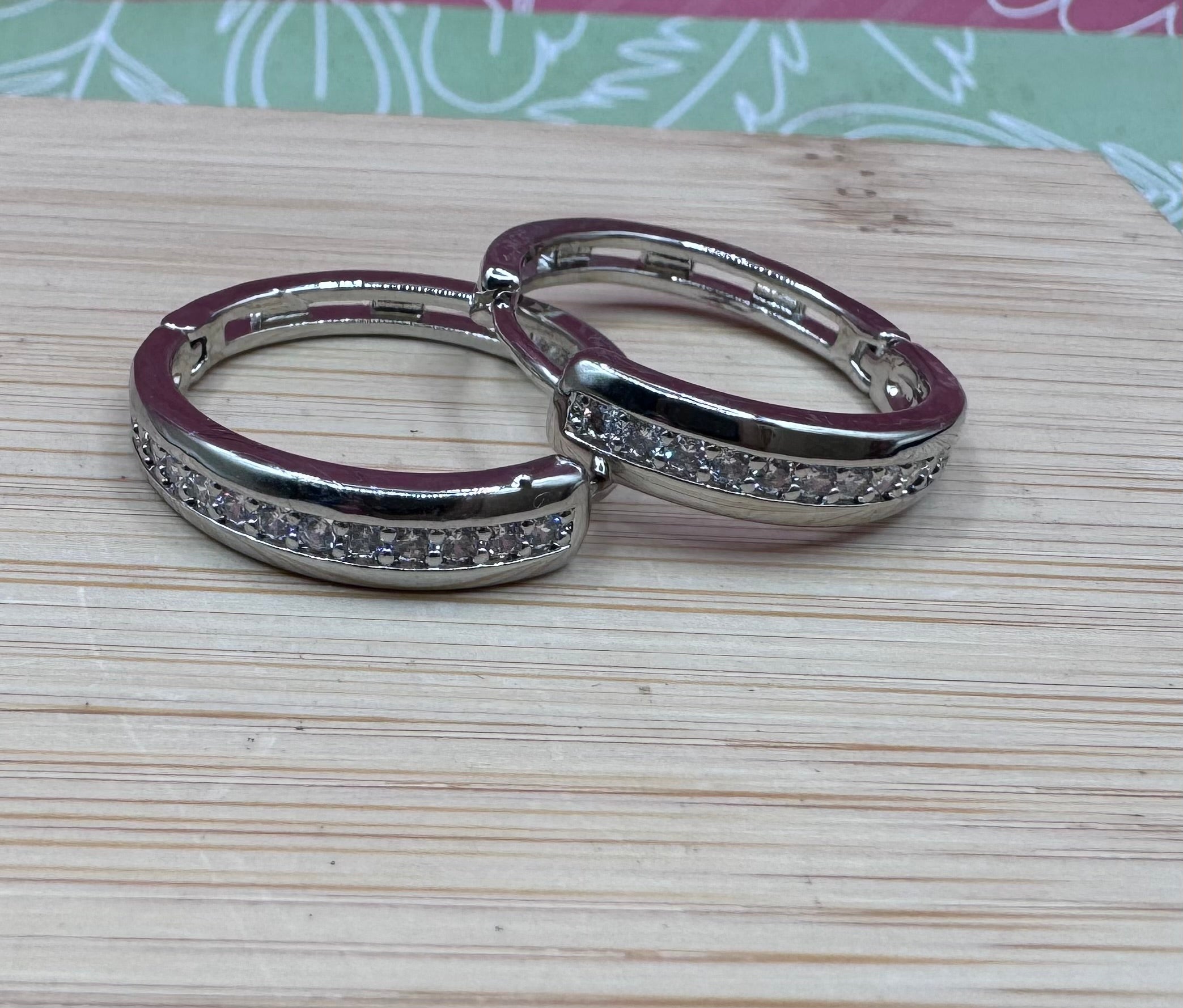 WHG BLING HOOP EARRING RQ445