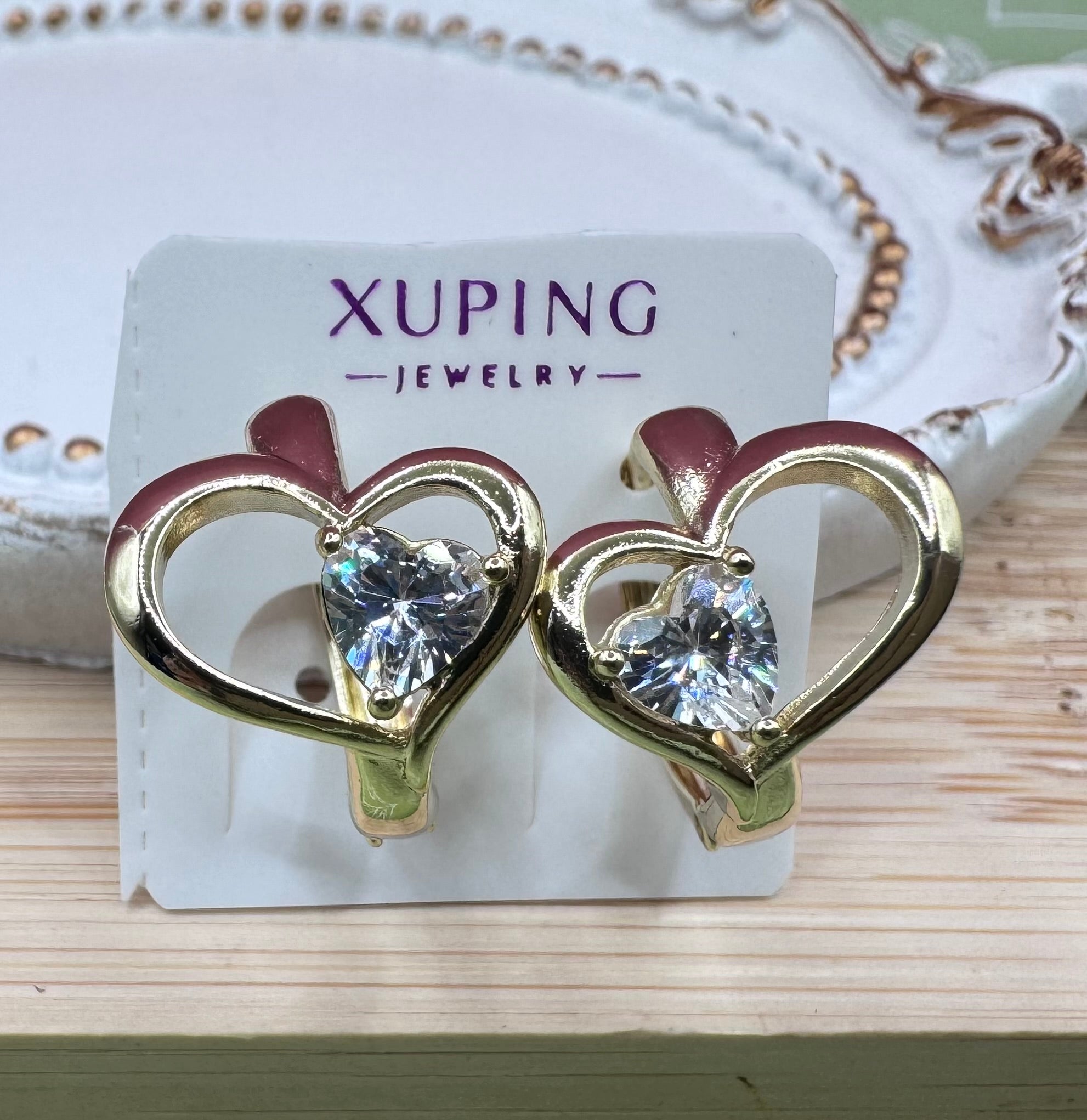 14K CLEAR HEART HUGGIE X000678652
