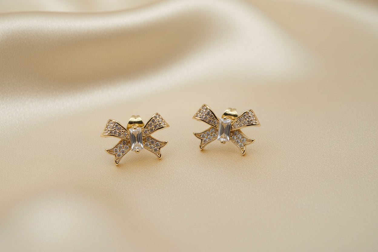 14K STUD EARRING IN BOW SHAPE RQ257