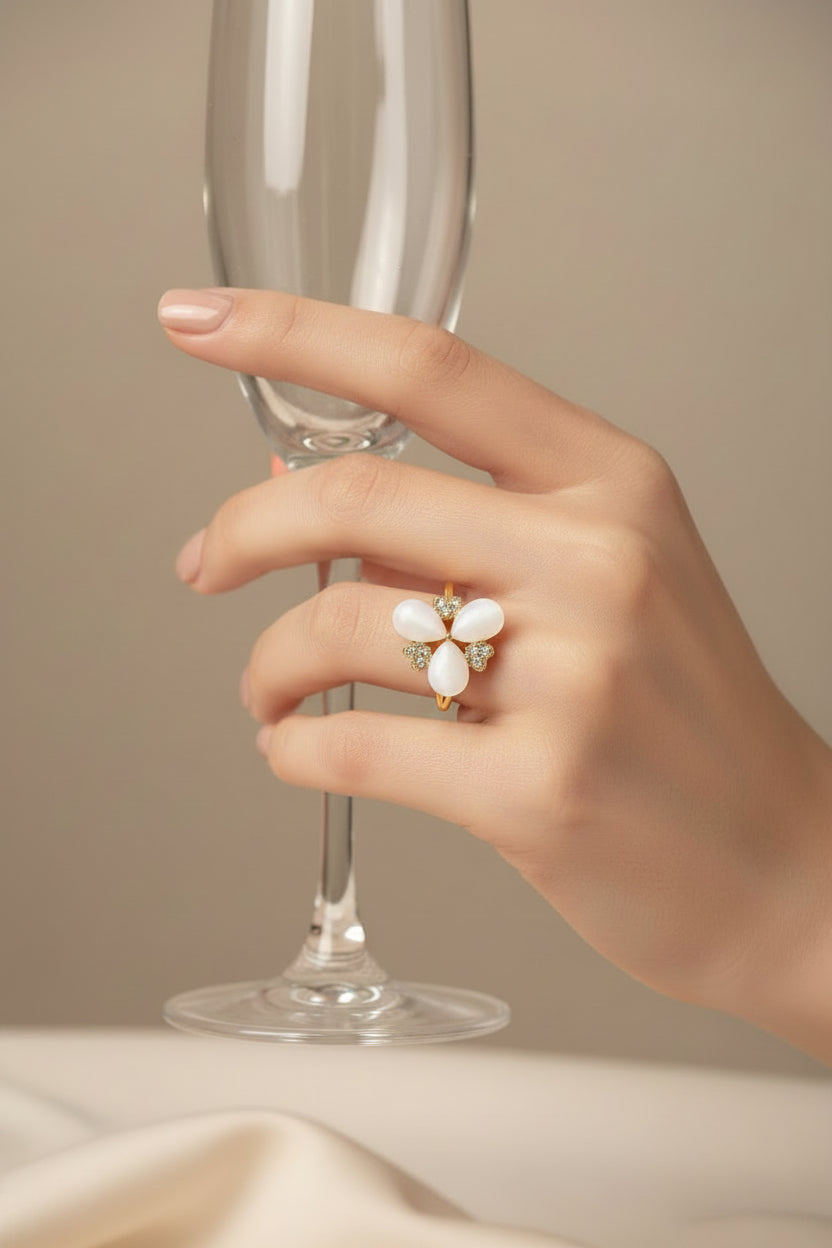 14K WHITE CLOVER BY THREE TEARDROP STONES  NYH