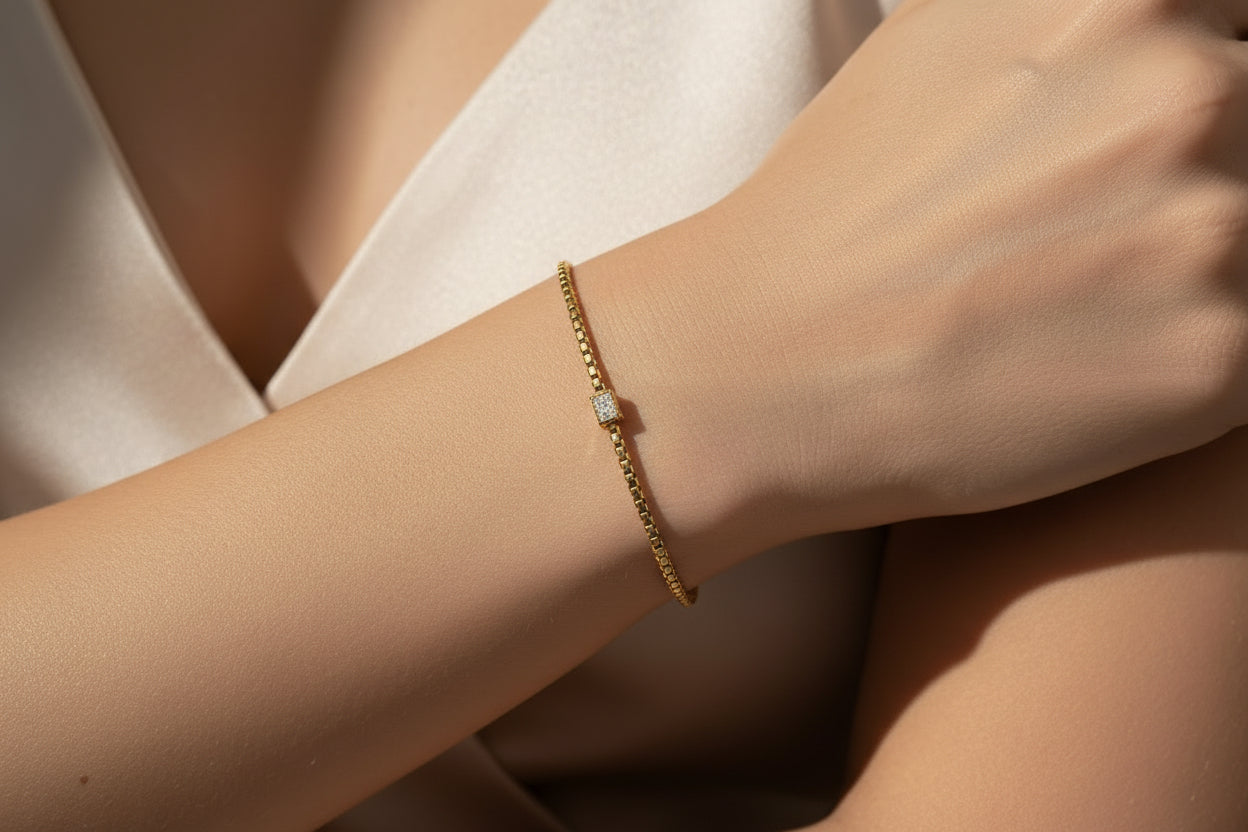 14K CUBE-SHAPED CHARM BRACELET OS-11490001