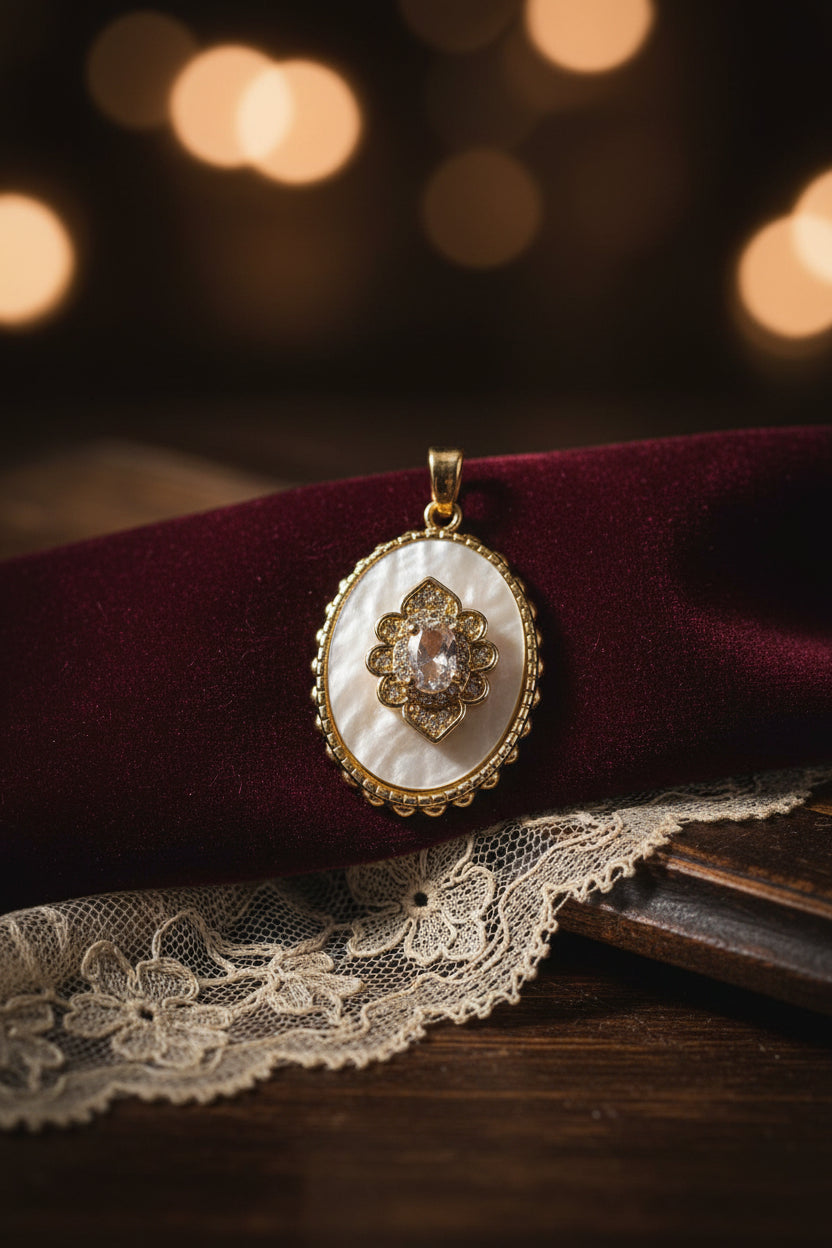 14K VINTAGE-STYLE OVAL WITH CLEAR GEMSTONE PENDANT