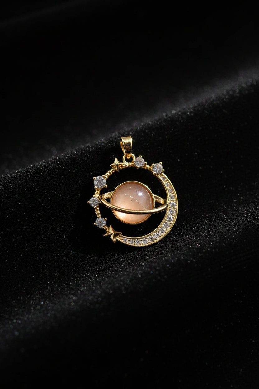 14K SATURN-THEMED CELESTIAL PENDANT