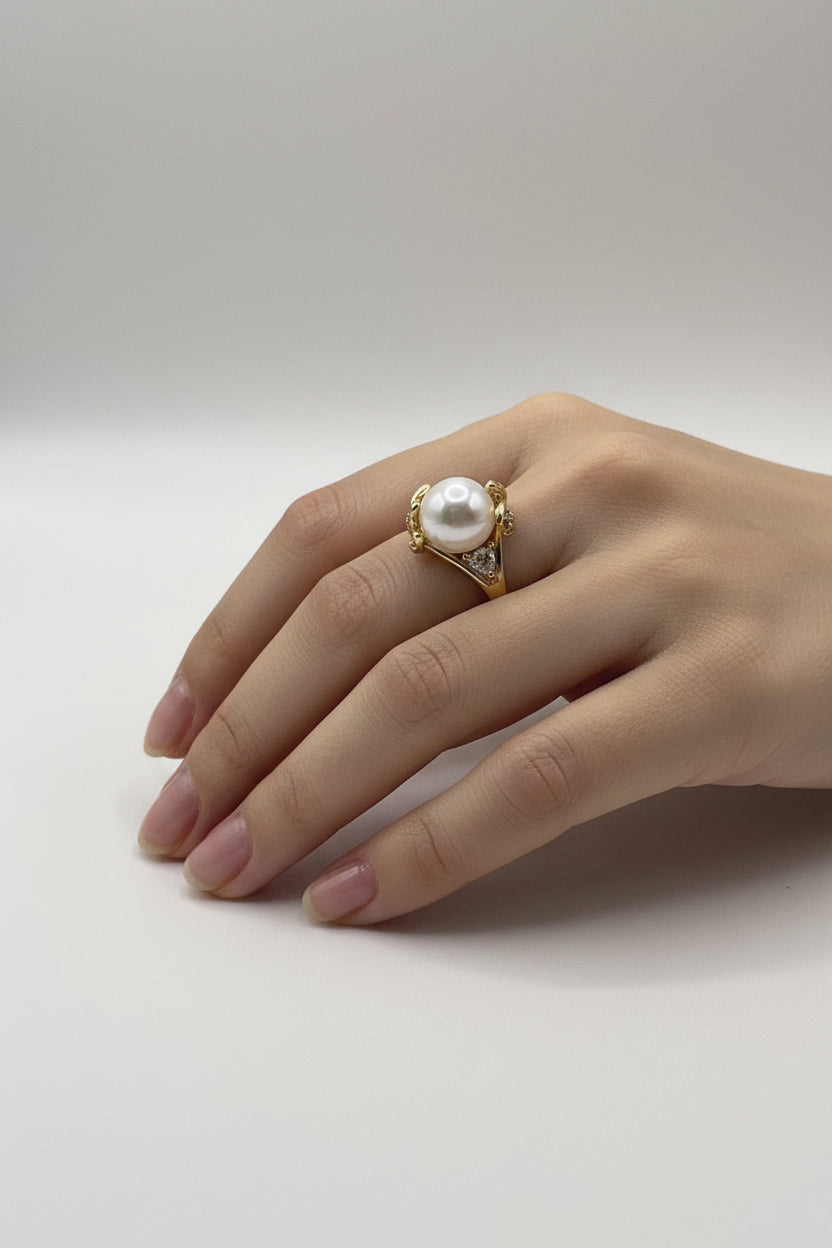 14K VINTAGE RING WITH WHITE PEARL