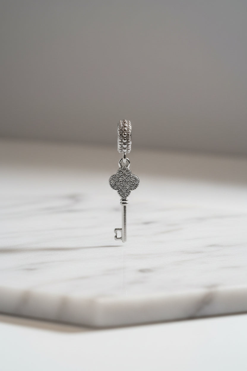 WHG KEY CLEAR PENDANT PANDORA