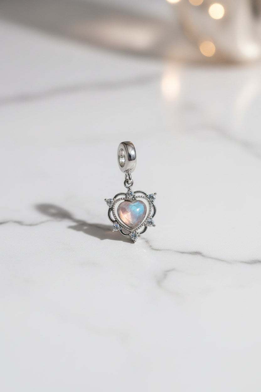 WHG TORNASOL VINTAGE HEART PENDANT
