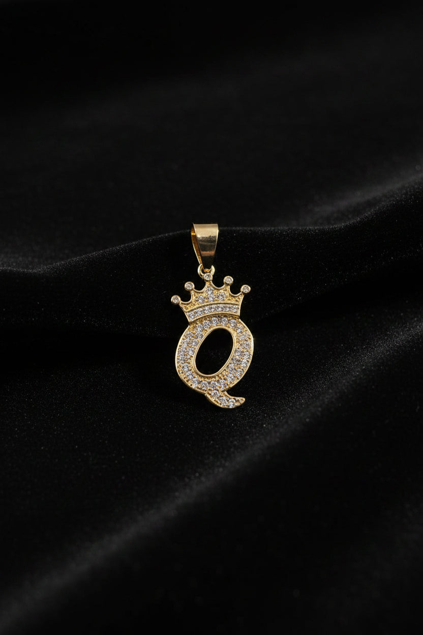 14K INITIAL "Q" CROWN ON TOP PENDANT