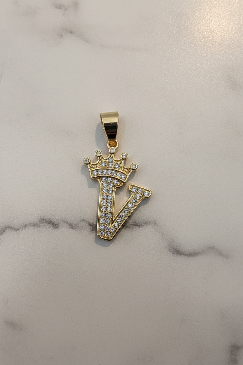 14K INITIAL "V" CROWN ON TOP PENDANT