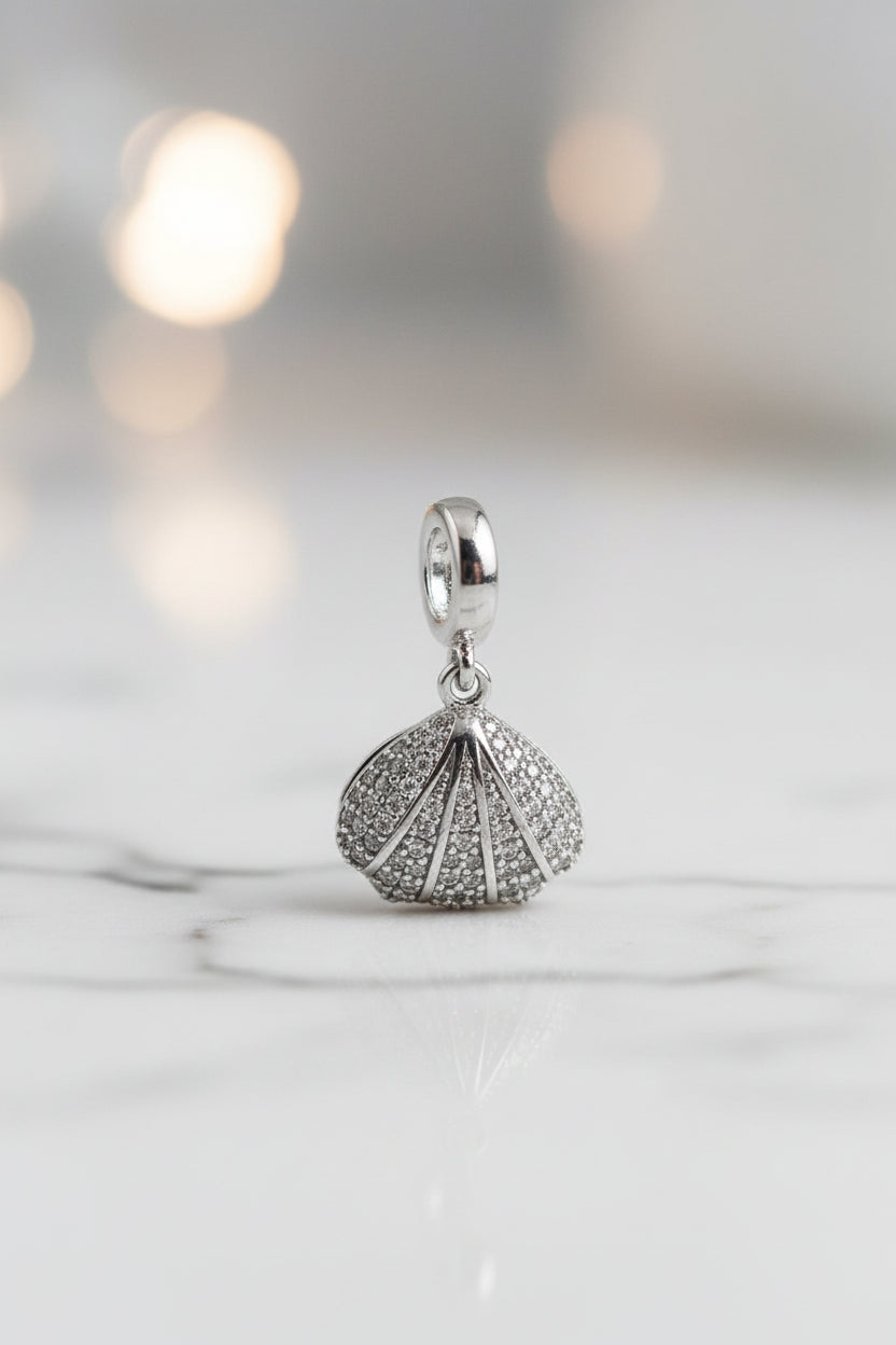 WHG SCALLOP SHELL DANGLE CHARM PENDANT