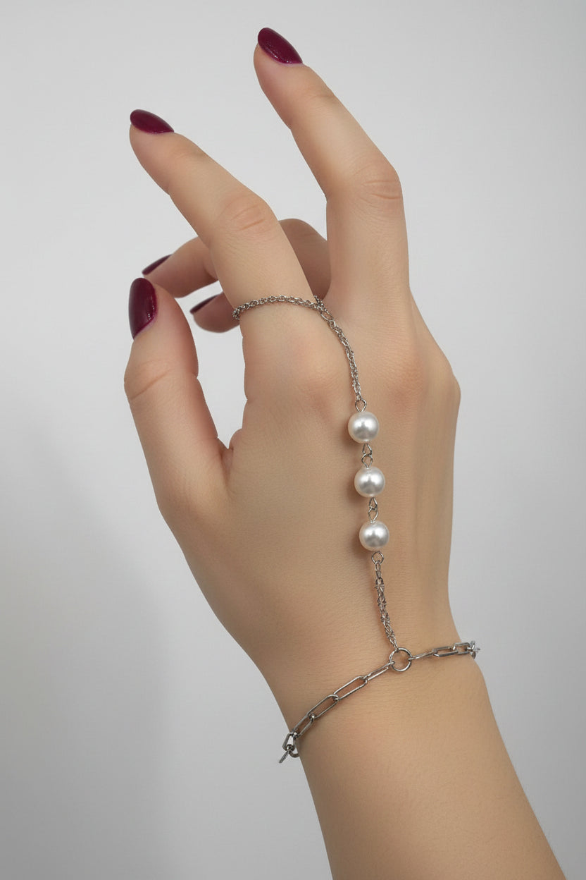 WHG HAND BRACELET ROUND WHITE PEARLS T001227683