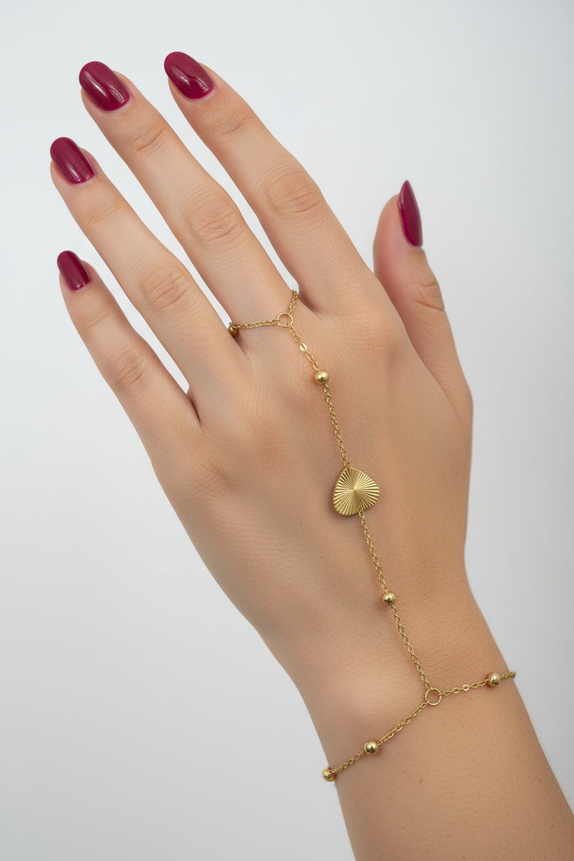 14K HEART-SHAPED CHARM HAND BRACELET T001230350