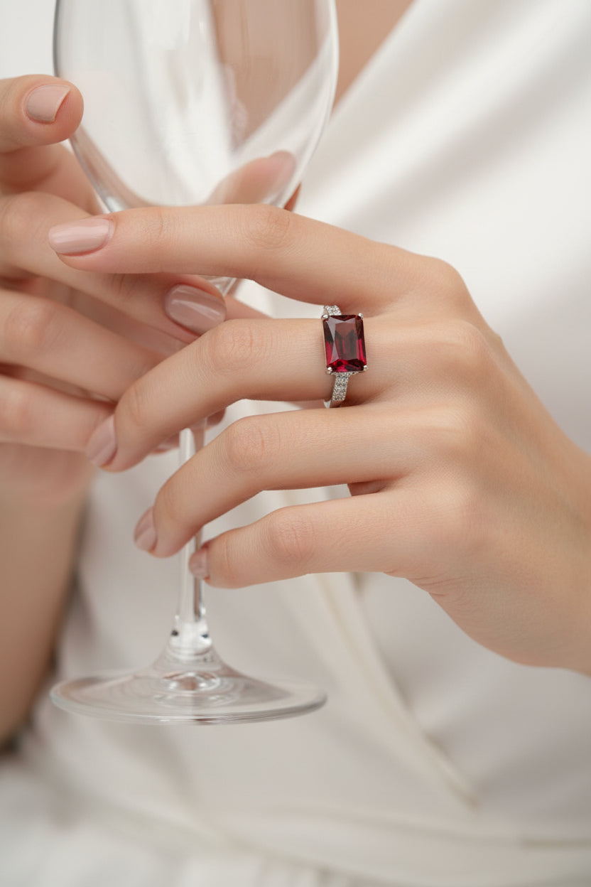 WHG RED GEMSTONE RING XP