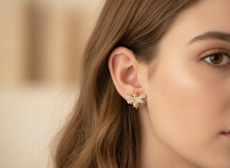 14K CLEAR BEE STUD EARRING