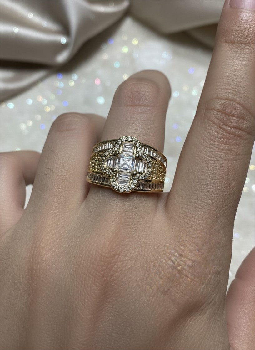 14K WIDE-BAND DIAMOND CLUSTER RING