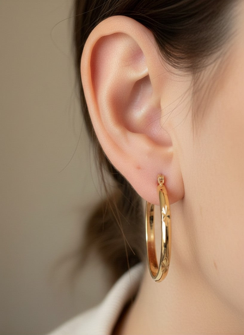 14K DIAMOND-CUT HOOP EARRING